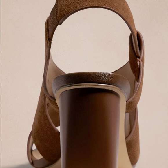LEATHER CROSSOVER HEELED SANDAL - Picture 5 of 5